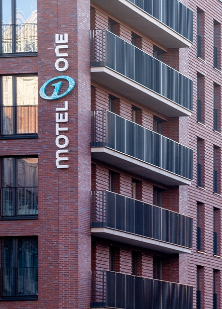 Stabgeländer SIMPLUM Motel one in der Admiralstraße in der Hansestadt Hamburg